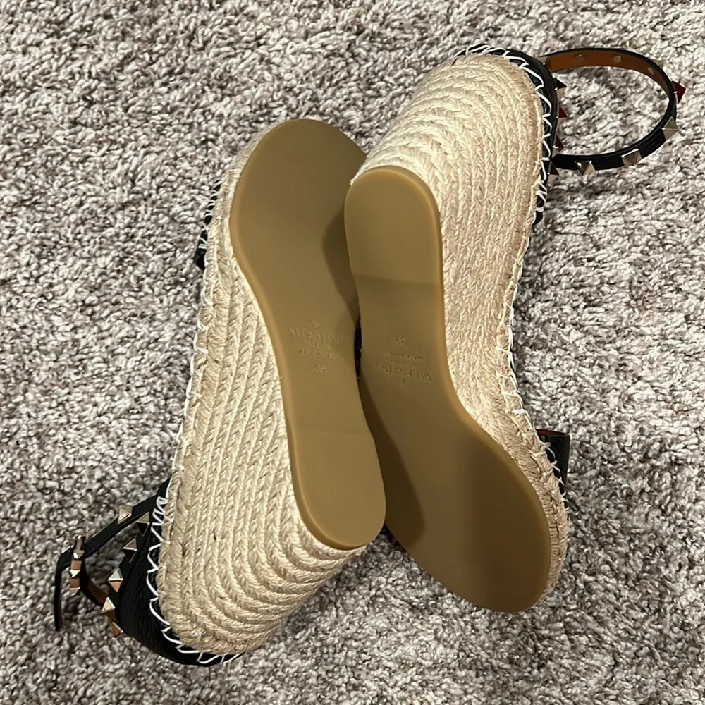 Valentino Black Leather Sandals Minimalist Design - Picture 3 of 3